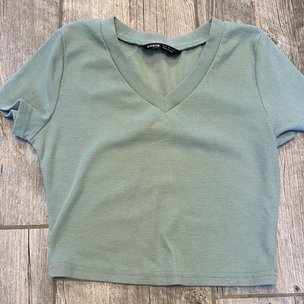 SHEIN women’s cropped V-neck top XS